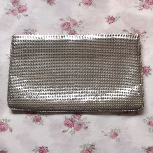 Like New Vintage Silver Whiting & Davis Mesh Clutch Hand Bag